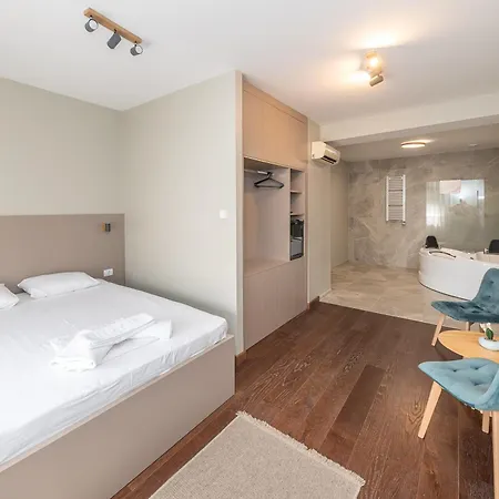 Hotel Garni Mediteraneo 3*
